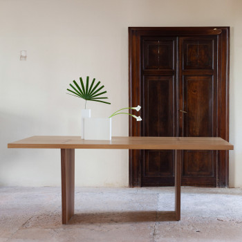 Tavolo Tre in legno di rovere con dettaglio del piano