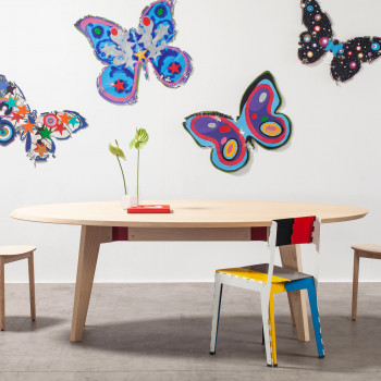 Tavolo Uno Ovale in legno massello di frassino con decorazioni colorate