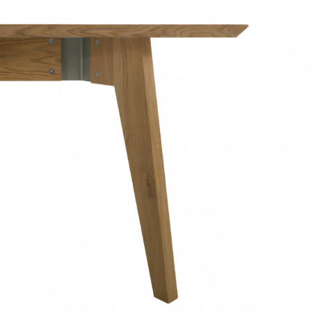 Dettaglio del Tavolo Uno e Uno, gamba in legno massello di rovere