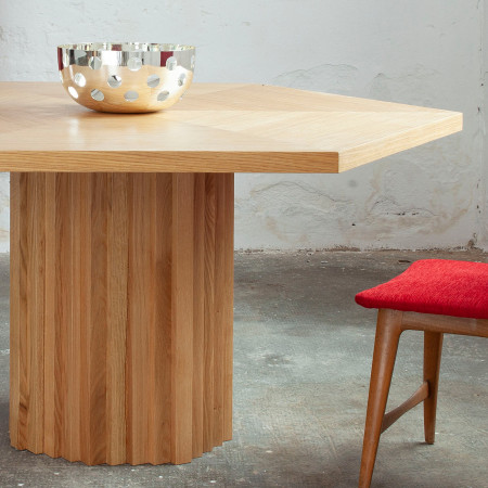 Dettaglio Tavolo Wood Table legno di rovere esagonale