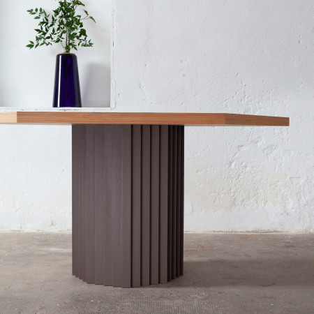 Dettaglio base cilindrica Tavolo Wood Table in rovere