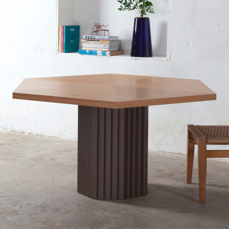 Tavolo Wood table in rovere con piano esagonale