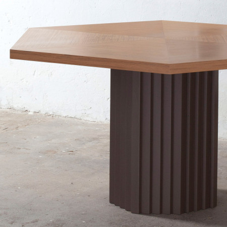 Dettaglio base cilindrica Tavolo Wood table in rovere
