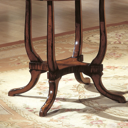 Dettaglio delle gambe del Tavolino inglese diametro 70 cm