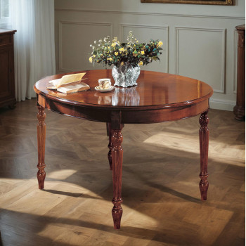 Tavolo ovale riquadrato allungabile in ambiente classico
