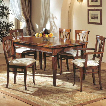 Tavolo gambe a piramide allungabile ambientato, dettagli legno