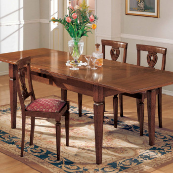 Tavolo in stile classico allungabile ambientato