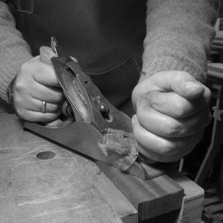 Lavorazione artigianale del Tavolo in stile classico