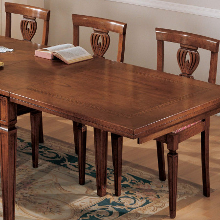 Tavolo classico allungabile in legno di noce con dettagli decorativi