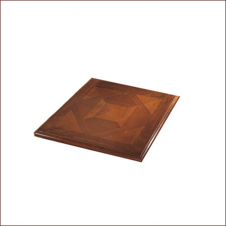 Dettaglio piano del tavolino bar con intarsio a parquet