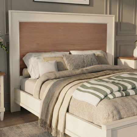 Letto matrimoniale con testiera in legno