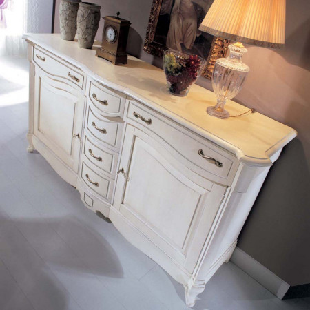 Tavolo quadrato allungabile 120x120 con dettaglio del legno tanganica