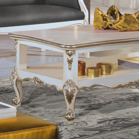 Tavolino basso intagliato, gambe curve e finitura elegante