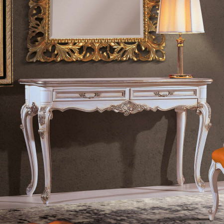 Consolle con particolari intagliati, gambe curve e design classico