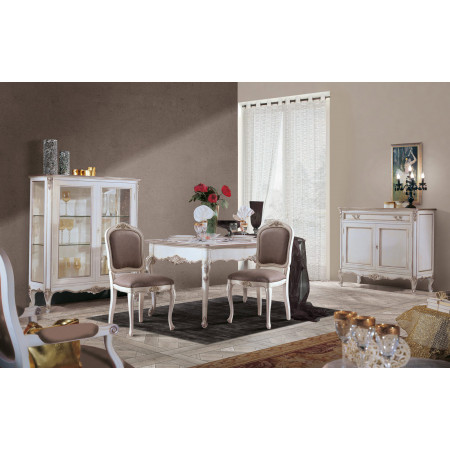 Credenzina 2 porte intagliata con dettagli eleganti