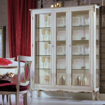 Vetrina 2 porte con particolari intagliati e ripiani in vetro