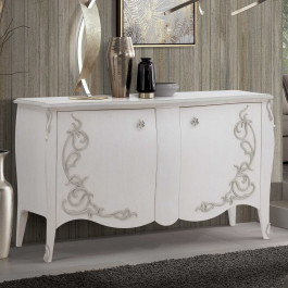 Credenza con decori intagliati