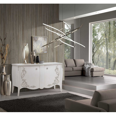 Credenza con decori intagliati in un salotto moderno