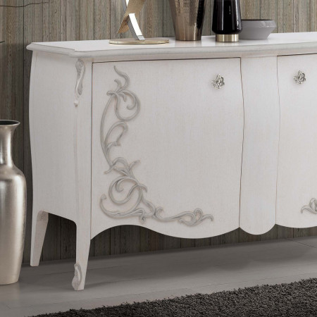 Credenza con decori intagliati e maniglie floreali