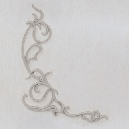 Dettaglio decoro intagliato credenza shabby chic