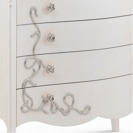 Comò 5 cassetti con decori intagliati e maniglie floreali