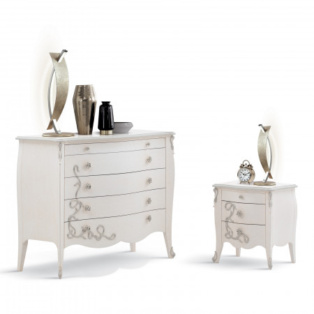 Comò 5 cassetti con decori intagliati, dettagli floreali