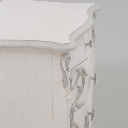 Comodino 3 cassetti con intagli decorativi e bordo sagomato