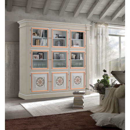 Vetrina Shabby Chic 9 ante, dettagli decorativi visibili