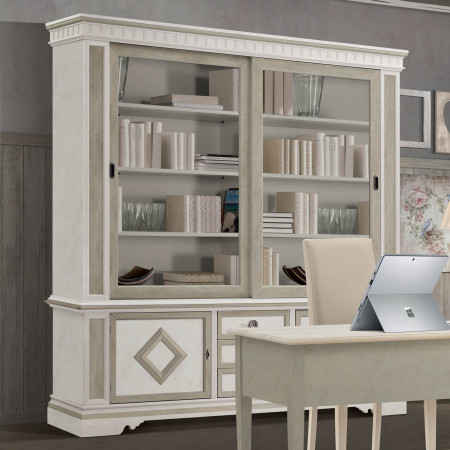 Libreria Shabby Chic con ante scorrevoli e dettagli in legno