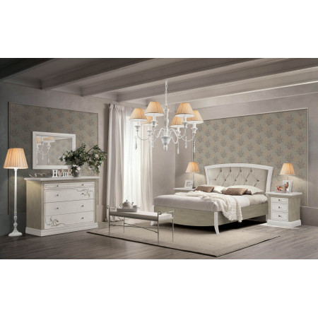 Gruppo notte in stile shabby chic con decori