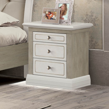 Comodino Shabby Chic 3 cassetti, dettaglio artigianale