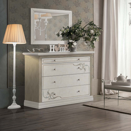 Specchio Shabby Chic Rettangolare su cassettiera elegantemente decorata