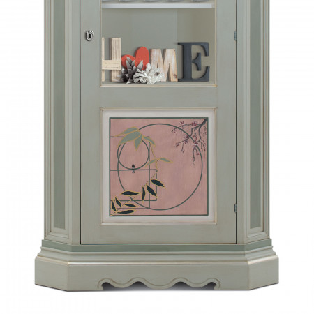Dettaglio decorativo della Vetrina Shabby Chic ad angolo