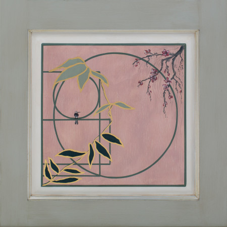 Vetrina Shabby Chic ad angolo con dettaglio artistico su ante