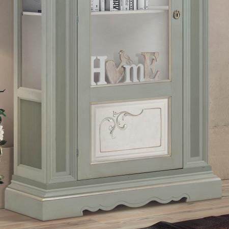 Vetrina Shabby Chic con decoro e foglie intagliate