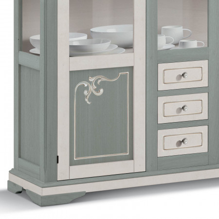 Vetrina Shabby Chic dettaglio cassetti e decoro legno