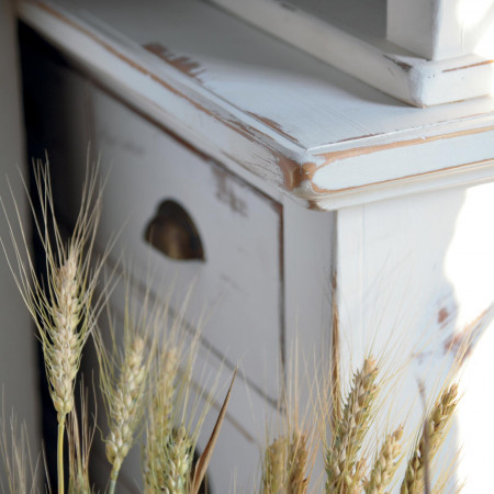 Credenza shabby chic dettaglio cassetto legno bianco