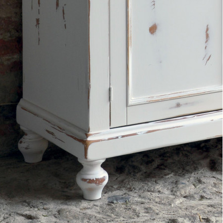 Credenza shabby chic con 2 ante in legno, dettaglio piedini torniti