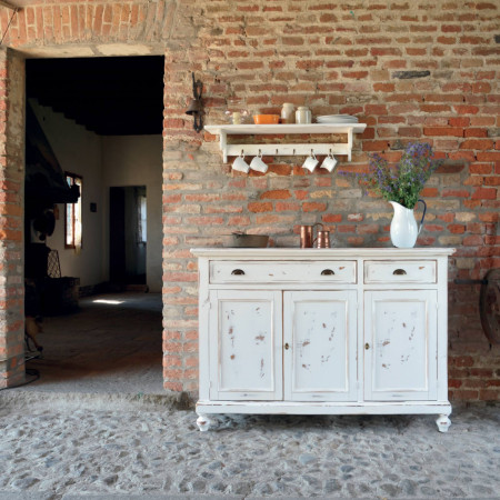 Credenza 3 ante shabby chic, dettaglio piedini torniti