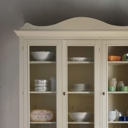 Credenza con vetrina due ante shabby chic, dettaglio vetrina