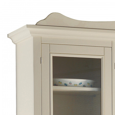 Dettaglio vetrina credenza con 4 ante shabby chic