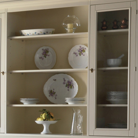 Credenza 4 ante con vetrina shabby chic, dettaglio interno