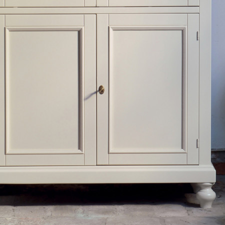 Dettaglio ante in legno Vetrina shabby chic