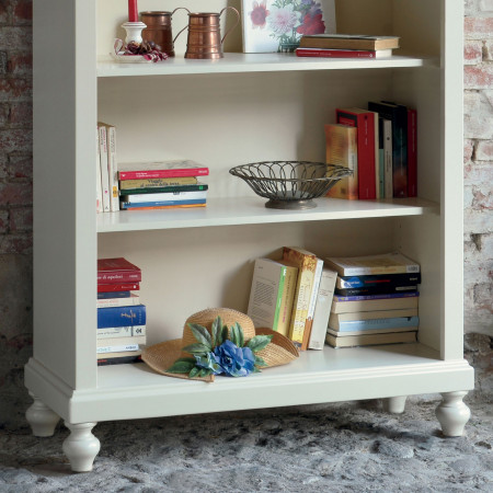 Libreria a giorno shabby chic, dettaglio ripiani regolabili