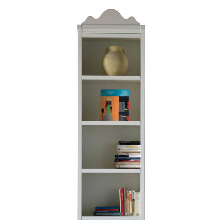 Libreria componibile shabby chic, dettaglio ripiani e fascia sagomata
