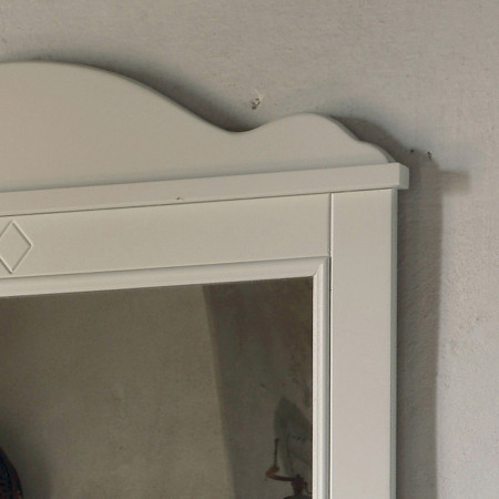 Specchiera sagomata shabby chic con decorazione superiore