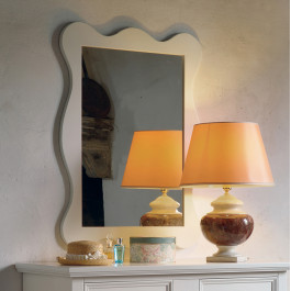 Specchio con cornice shabby chic