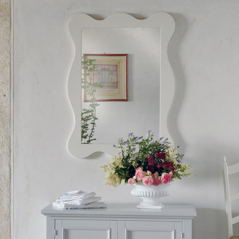 Specchio con cornice shabby chic