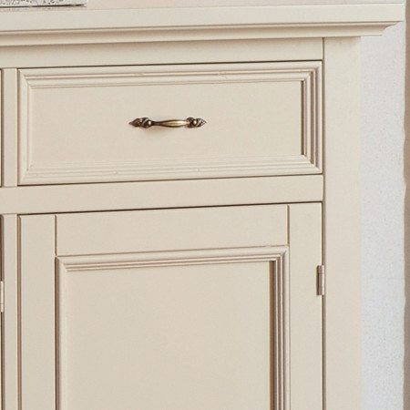 Dettaglio maniglia credenza 4 ante shabby chic