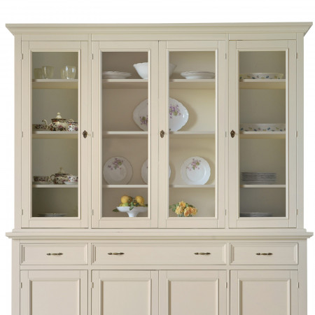 Credenza shabby chic con vetrina e dettaglio ante